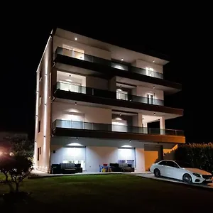 apartments-taratta.hotels-in-trogir.com/