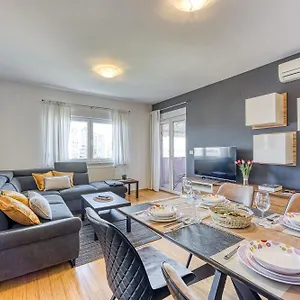 Dea - Three Bedroom Apartman
