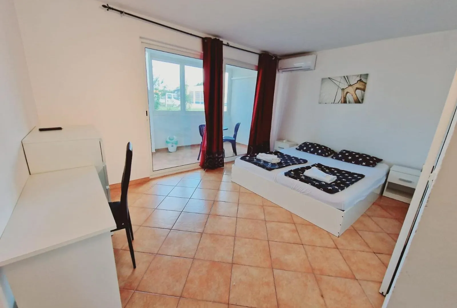 Damian Apartments Pola 0*,